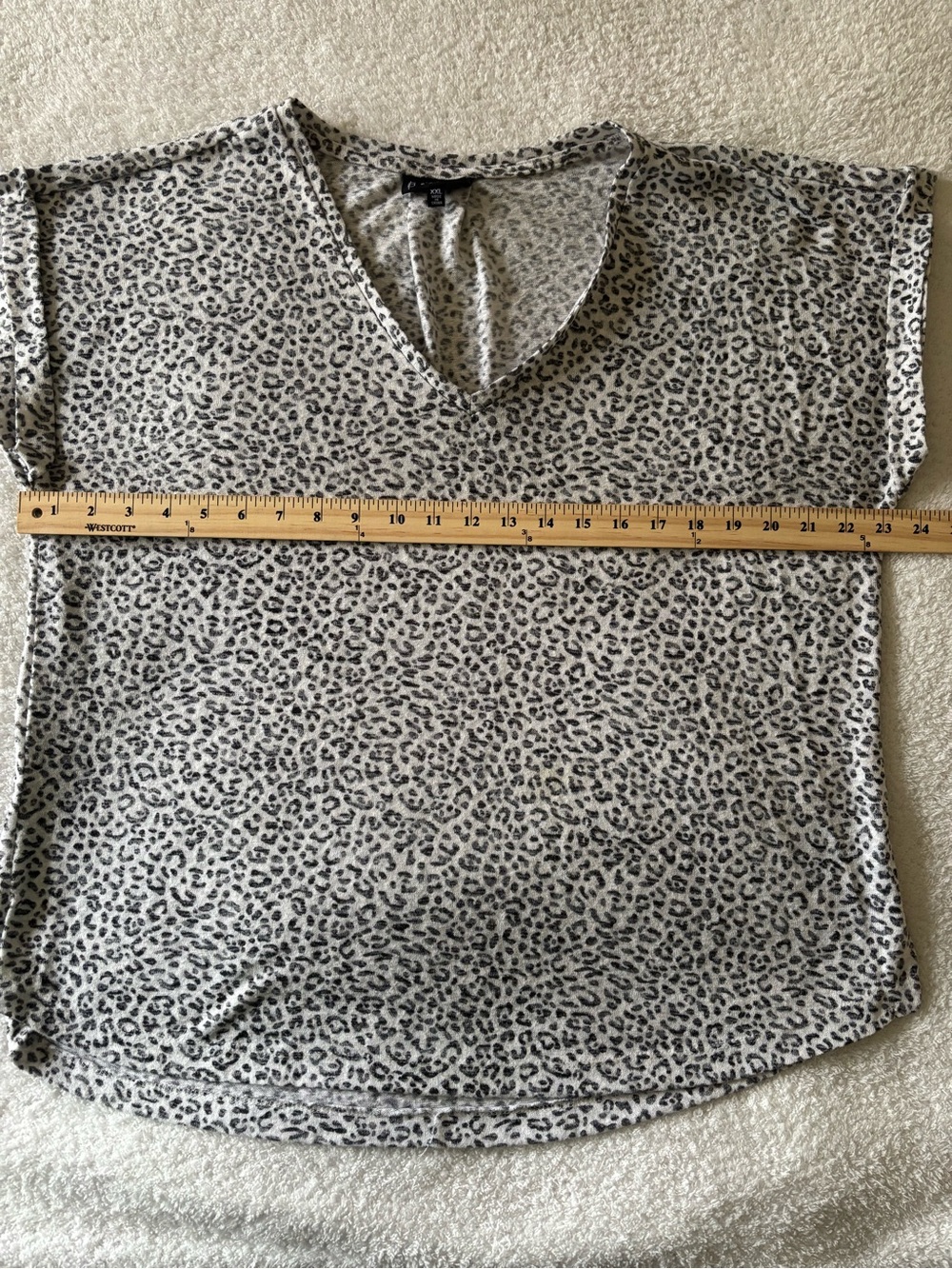 bobeau White and Gray Leopard Print V-Neck Tunic - Picture 7 of 14